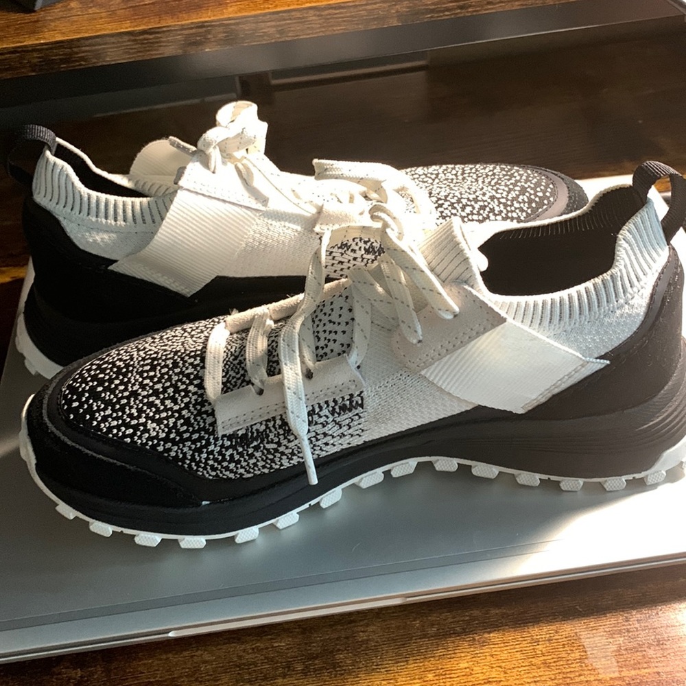 Clark’s women sneakers size 8.5 . Black and white combination.